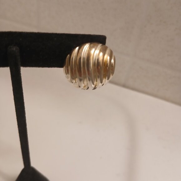 Arte d'Argento Sterling Wavy Ribbed Button Earrings - Picture 7 of 7